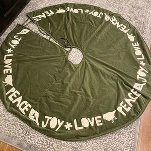 Pottery Barn Tree Skirt Appliqué Design 52” diameter Cannot Bundle/weight limit